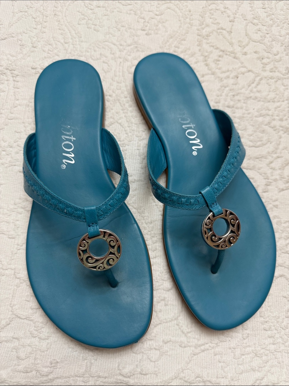 Brighton Ava Silver Medallion Thong Sandals US 8M Turquoise